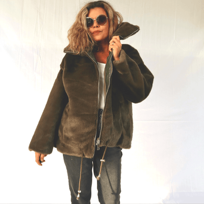 Manteau vert fausse fourrure