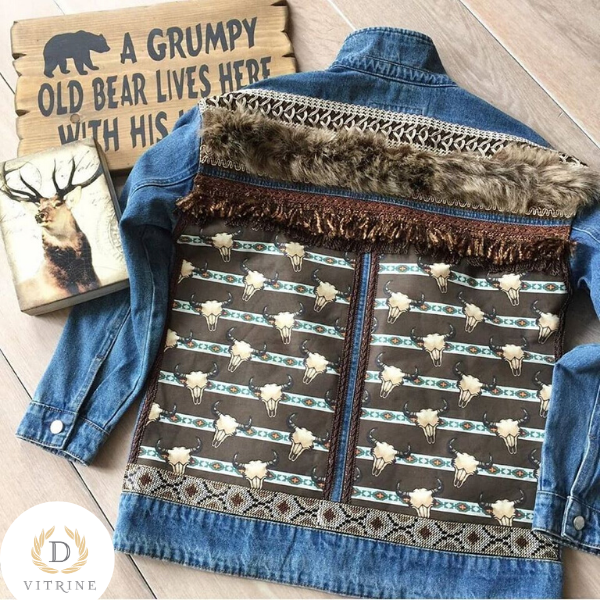 Veste en jean ornée de têtes de taureau avec fausse fourrure