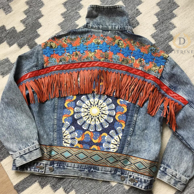 Veste en jean à ornements boho orange bleu avec franges