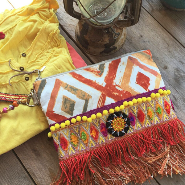 Pochette Boho en orange et jaune avec frange